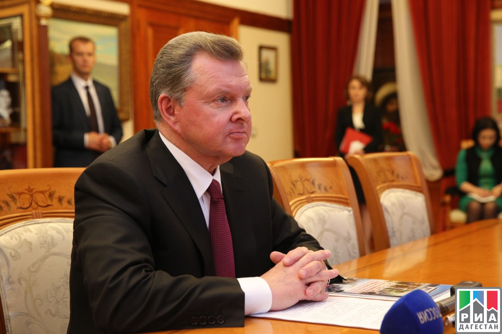 Рамазан Абдулатипов встретился с полномочным представителем Президента РФ в СКФО