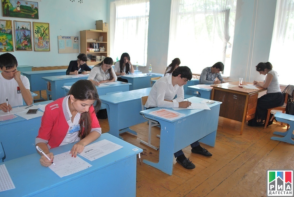 В школах Крыма стартовал ЕГЭ