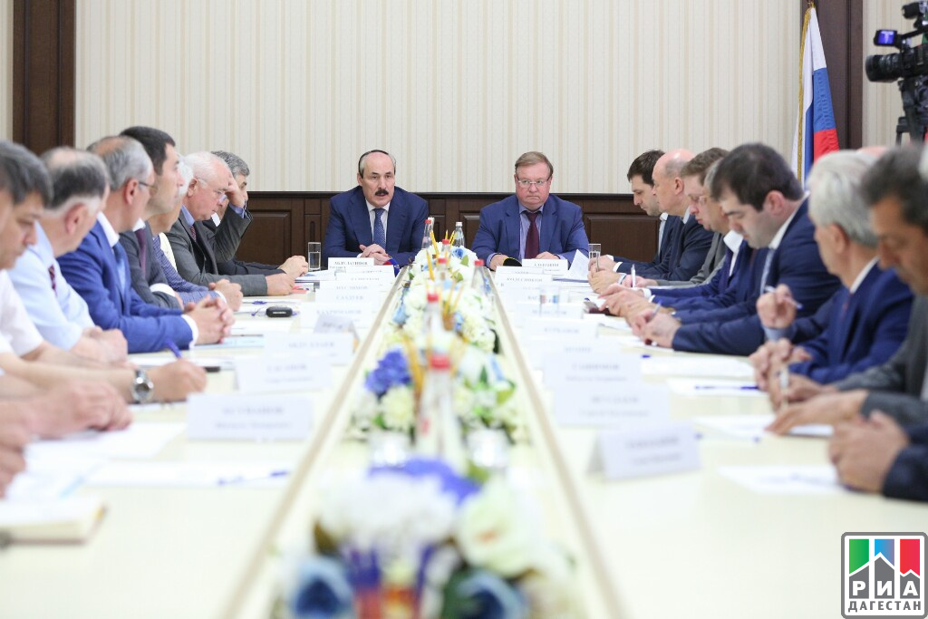 Сергей Степашин и Глава Дагестана Рамазан Абдулатипов провели совещание в мэрии Дербента