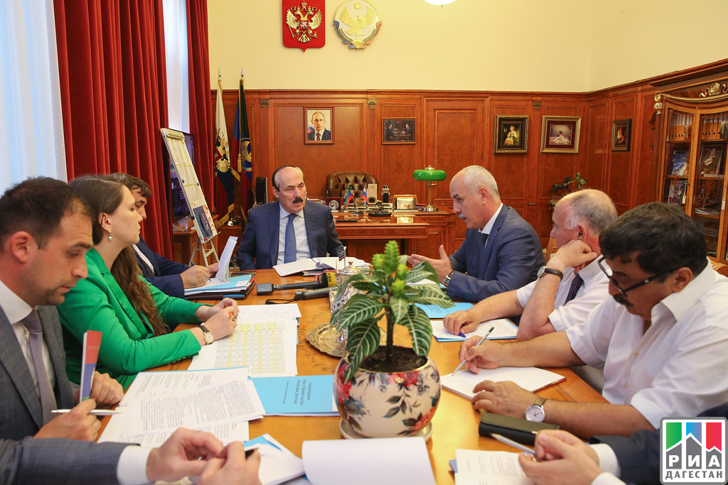 Глава Дагестана провел рабочие встречи с руководителями Избербаша и Каякентского района