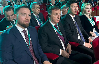 Заур Аскендеров принял участие в пленарном заседании по вопросам развития цифровизации в современном мире