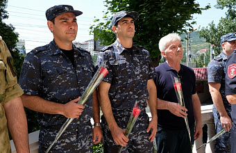 В Дагестане росгвардейцы почтили память Героя России Магомеда Нурбагандова
