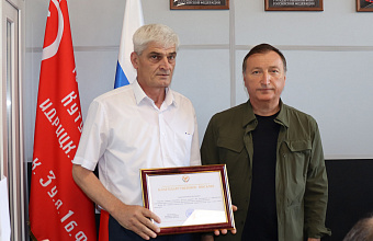 Спикер парламента РД наградил дагестанцев за вклад в развитие Михайловского района Запорожской области