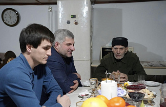 Сайгидпаша Умаханов оказал материальную помощь матери героя СВО