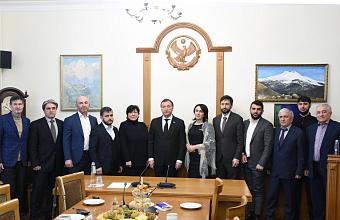 Заур Аскендеров обсудил с журналистами национальных СМИ угрозу исчезновения родных языков