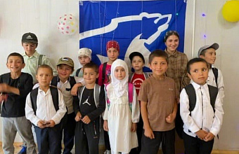 «Единая Россия» в Кизилюрте и на территории Бежтинского участка помогает родным участников СВО и многодетным семьям подготовиться к школе