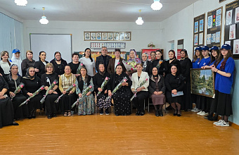 Единороссы поздравили педагогов в муниципалитетах с профессиональным праздником