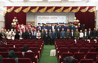 В ДГИ вручили дипломы магистрам теологии