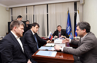 Спикер парламента Дагестана Заур Аскендеров провел прием граждан