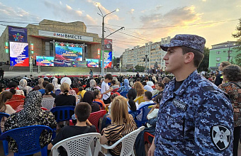 Росгвардейцы обеспечили правопорядок на праздновании Дня Конституции Дагестана