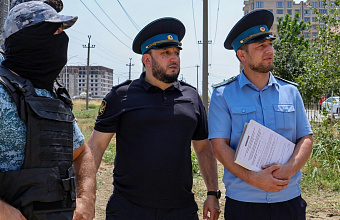 Незаконные постройки снесены в поселке Ленинкенте после вмешательства приставов