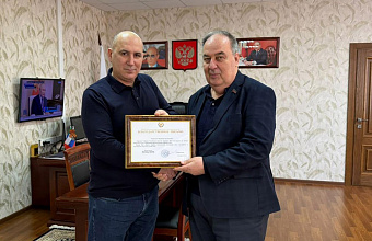 Руслан Ибрагимов вручил благодарственное письмо участнику СВО