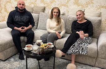 Зульгимар Тагибова посетила мать Героя России Магомеда Исбакиева