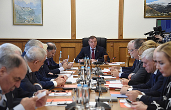 Заур Аскендеров поручил депутатам Народного Собрания активизировать работу по ключевым направлениям