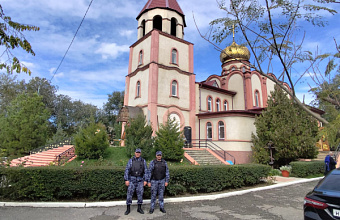 Росгвардейцы обеспечили безопасность проведения Крестного хода в Дагестане