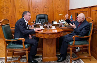 Заур Аскендеров поздравил экс-президента Дагестана Муху Алиева с днем рождения