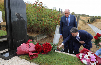 В Махачкале почтили память народного поэта Дагестана Расула Гамзатова