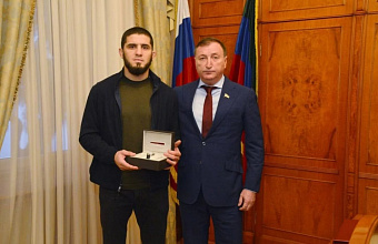 Заур Аскендеров поздравил Ислама Махачева с победой