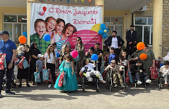 Члены партии «Единая Россия» в Дагестане поздравили детей с праздником