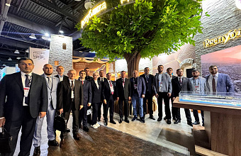 Заур Аскендеров осмотрел стенд Республики Дагестан в Национальном центре «Россия»