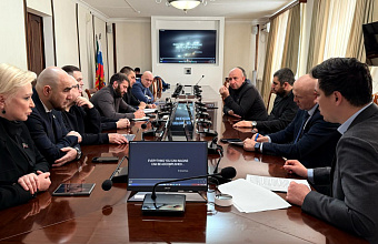 Проблемные вопросы по эксплуатации гимназии №16 Каспийска обсудили в Минстрое Дагестана