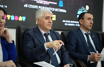 Депутаты НС РД приняли участие в финале турнира «Переспорь Сократа»