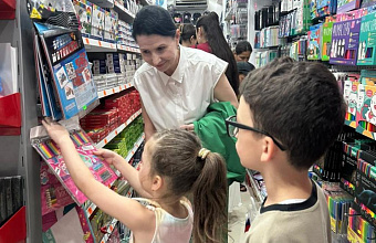 Елена Ельникова приняла участие в акции «Собери ребенка в школу»