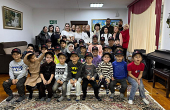 Единороссы и проект «Твори добро с Дианой» провели благотворительную акцию для детей из Кизилюрта