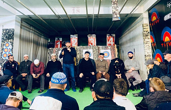 Султан Ибрагимов провел встречу с молодежью Тляратинского района