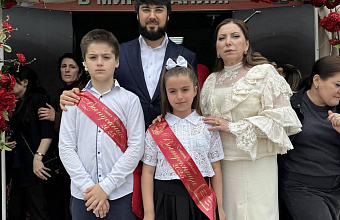 Депутат НС РД Хабибулла Магомедов принял участие в «Последнем звонке» в Избербаше