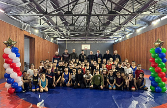 Активисты «Единой России» встретились с воспитанниками спортивной школы имени Н. Р. Гаджиханова