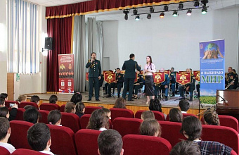 Военный оркестр Росгвардии выступил с концертом для жителей Дагестана