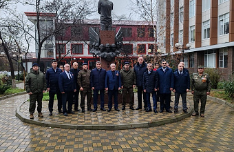 Росгвардейцы в Дагестане почтили память Героев Отечества
