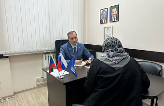 Депутат Заур Амиралиев оказал помощь в решении вопросов горожан