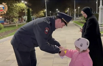 «Засветись!»: в Махачкале прошла акция в поддержку безопасного поведения на дорогах