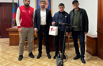 Школьники Казбековского района сплели маскировочные сети для военнослужащих