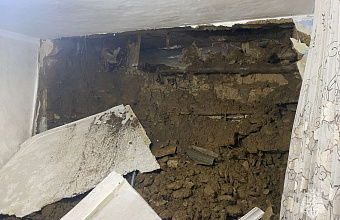 Стена частного дома обвалилась в Махачкале