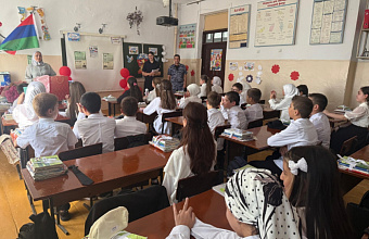 Росгвардейцы провели уроки мужества для дагестанских школьников