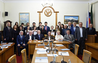 Комиссия Народного Собрания РД оценила исследовательские работы участников конкурса «Я – законодатель»