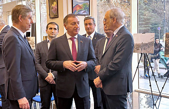 Делегация парламента Дагестана приняла участие в праздновании 155-летия Сулеймана Стальского в Баку