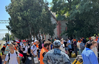 В Дагестане росгвардейцы обеспечили безопасность прибытия на отдых детей из Курской области