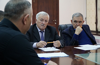 Мухтарбий Аджеков выслушал обращения граждан в Гумбетовском районе