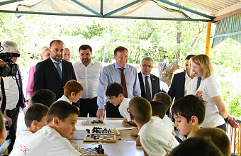 Заур Аскендеров оценил условия пребывания детей в летнем лагере «Орленок» в Буйнакском районе