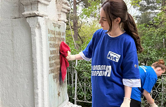 Активисты «Единой России» провели субботник по благоустройству воинских захоронений в Махачкале