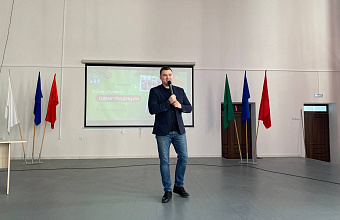 Артем Бичаев провел «Разговоры о важном» в школе №27