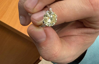 Дагестанские таможенники изъяли ювелирное украшение стоимостью более 7 млн рублей