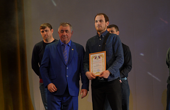 В Санкт-Петербурге дагестанцам, спасавшим пассажиров утонувшего автобуса, вручили грамоты