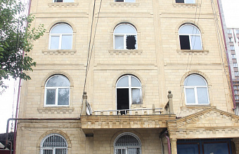 Омбудсмен РД Запир Алхасов посетил синагогу и церковь пострадавшие от терактов в Махачкале