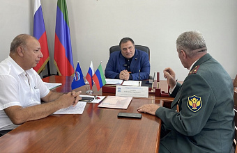 Депутат Госдумы РФ Сайгидпаша Умаханов выслушал обращения дагестанцев