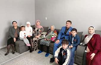 В Буйнакске поздравили ветерана Великой Отечественной войны с наступающим Днем Победы